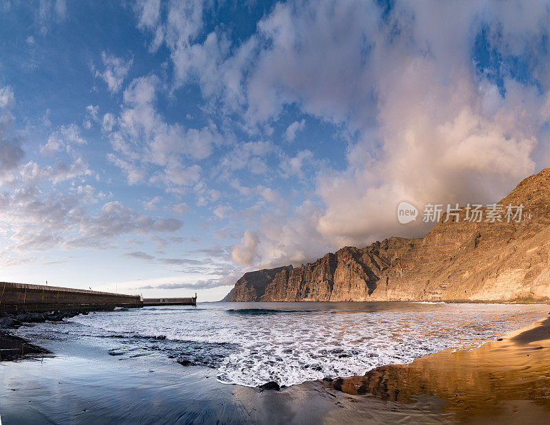 美丽的横向景观从Playa de Los Gigantes，特内里费，加那利群岛，西班牙-股票照片